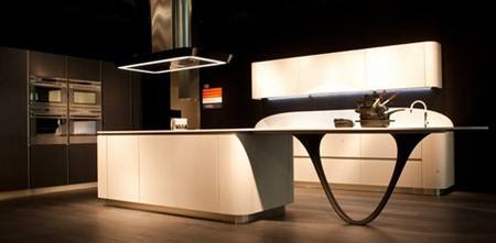 对工业设计的需求也促进了材料,工艺和技术的创新